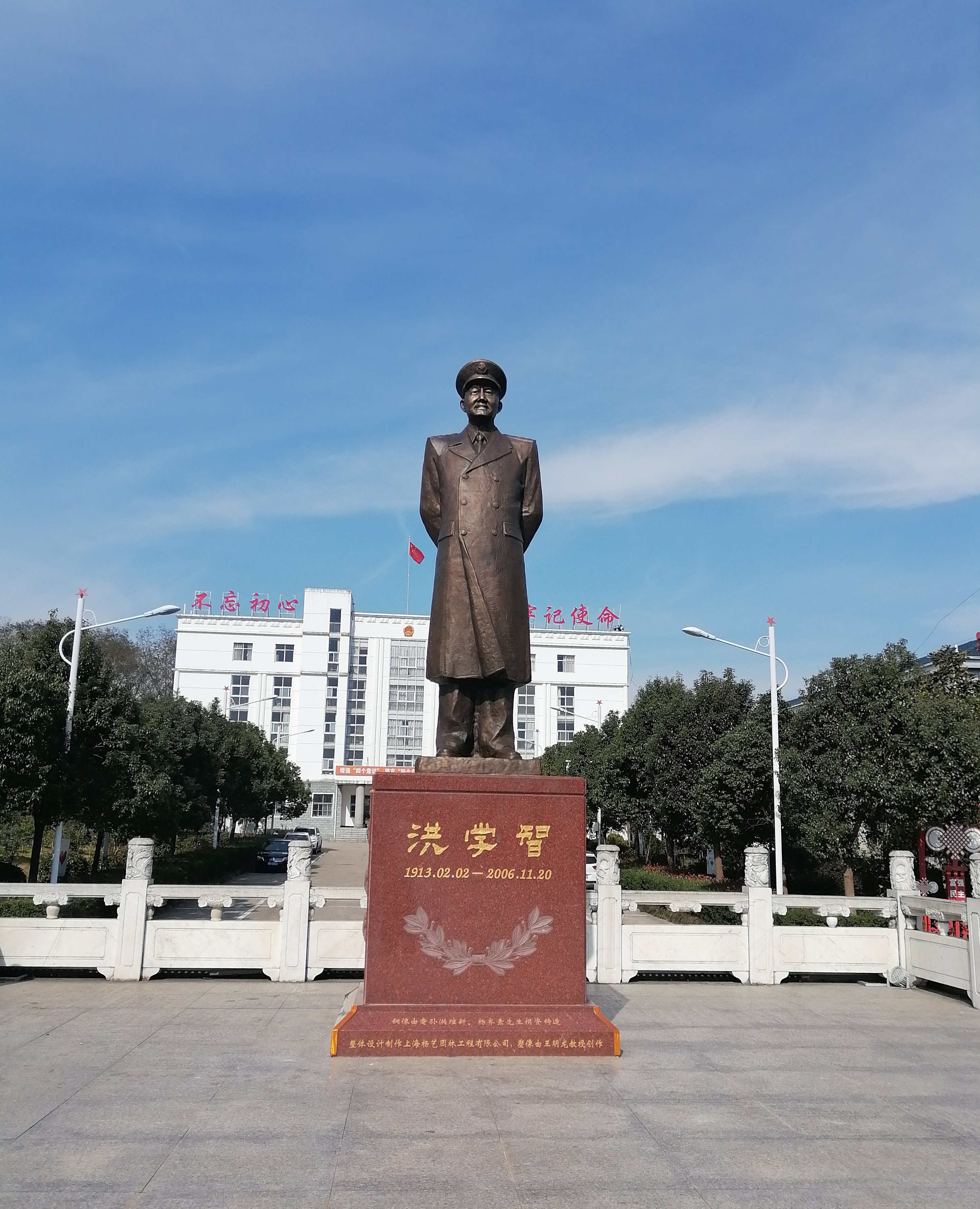 墓园铜韵，不朽的人文影象